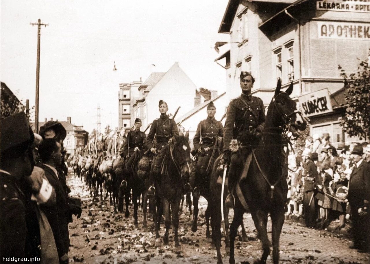 Польские войска заняли москву в результате. Поляки в Чехословакии 1938. Армия Польши 1938. Чехословацкая армия 1938. 1938 Поляки Тешинский край.