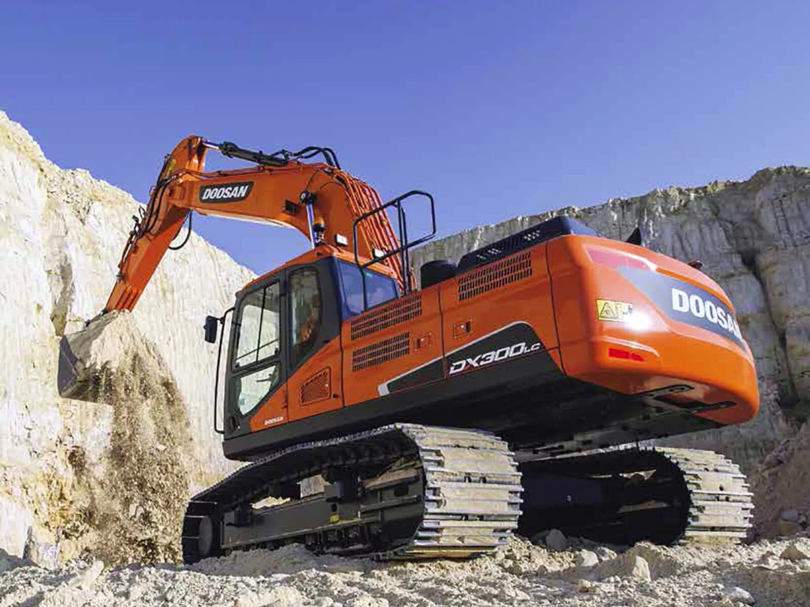 Doosan dx340lca. Doosan dx300. Экскаватор Doosan 300 LCA. Гусеничный экскаватор Doosan dx300lc. Досан экскаватор