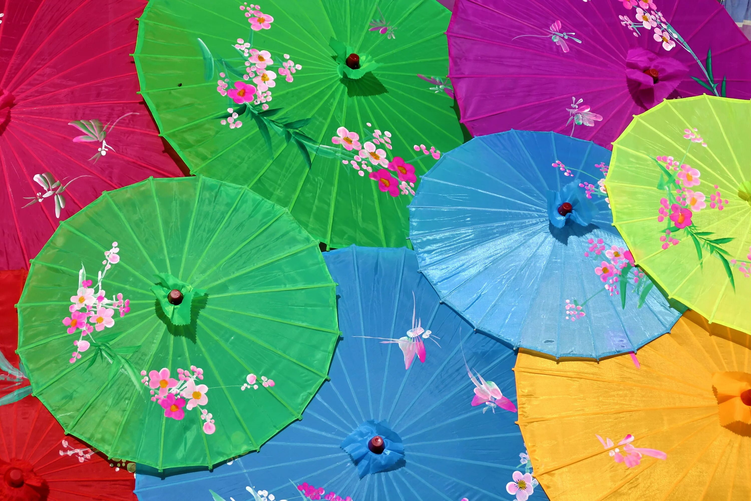 Украсить экран. Японский зонт. Китайский зонтик. Бумажные зонтики для украшения праздника. Китайские зонтики бумажные.