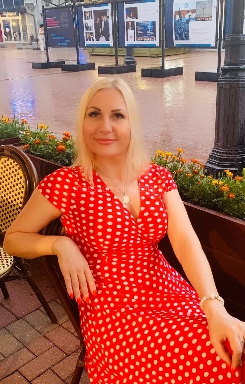 Массажистка волжский. Массажистка 50. Массажистки индивидуальные. Индивидуальный массаж волжский. Красивая массажистка.