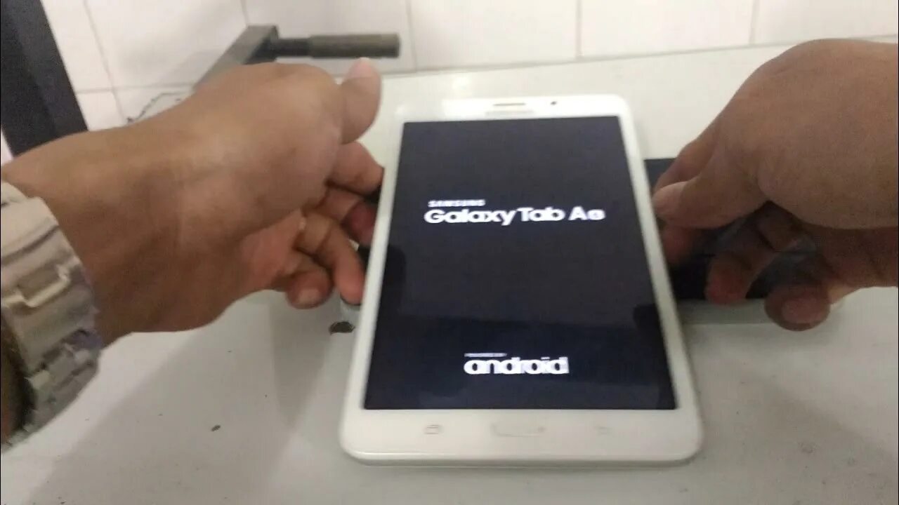 Как сбросить таб 2. Samsung tab a7 принудительное выключение. хард ресет wexler book t7205. где кнопка ресет на планшете самсунг. как обнулить самсунг таб 4.