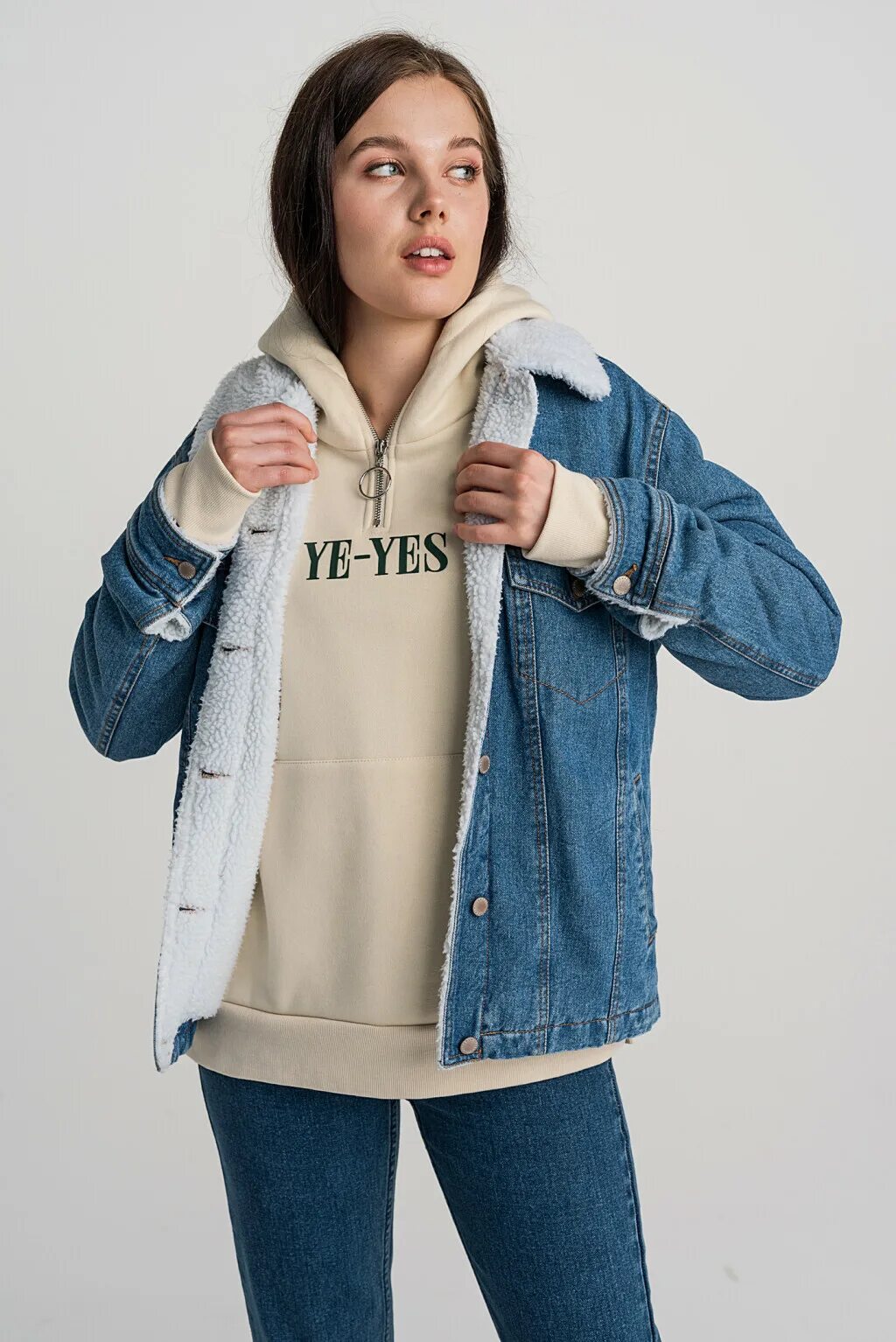 кроп джинсовая куртка женская. Guess weste. джинсовка левис женская. джинсовые ветровки для женщин. джинсовая куртка левайс женская синяя.