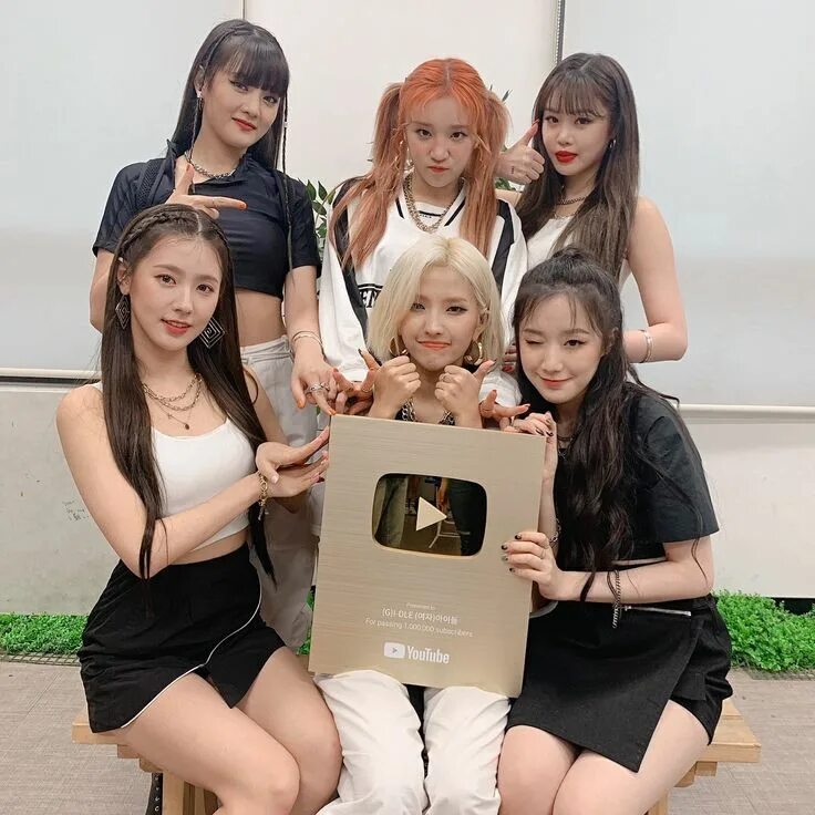 Какой рост у айдл. Джи айдл группа. джи айдл участницы. k pop группа g idle. группа g idle участницы.