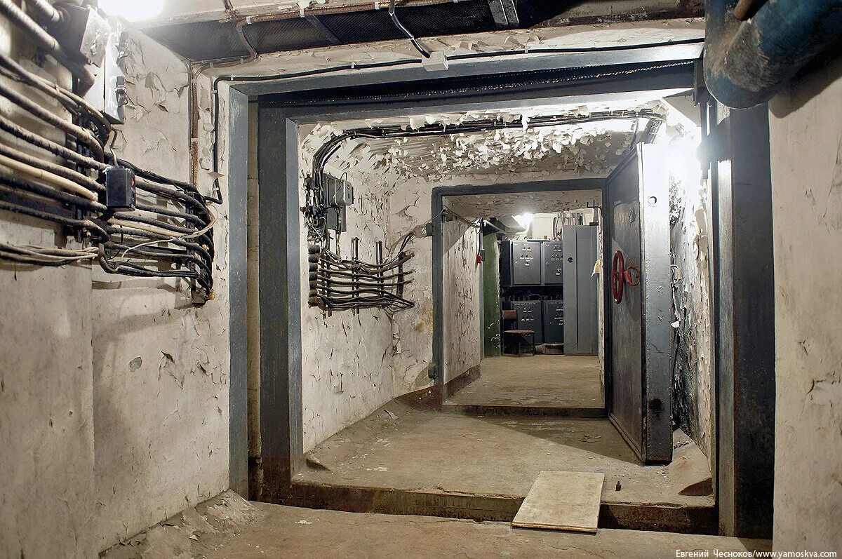 Бункер сталина на красном холме. Бункер 73. Бункер сталина в ярославле красный холм. Стрелковый клуб бункер м воронеж. Бомбоубежища в воронеже.