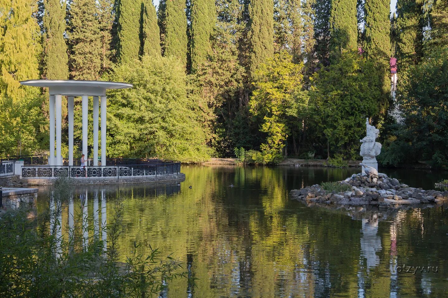 Дендропарк москва бирюлево. Парк дендропарк. Парк дендрарий адлер. Сочинский национальный парк дендрарий. Парк дендропарк.