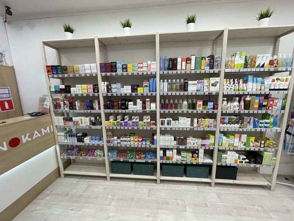 Магазин японской и корейской косметики. Атами магазин корейской косметики. Магазины косметики в японии. Стеллаж для косметики. Магазин гипоаной косметики.