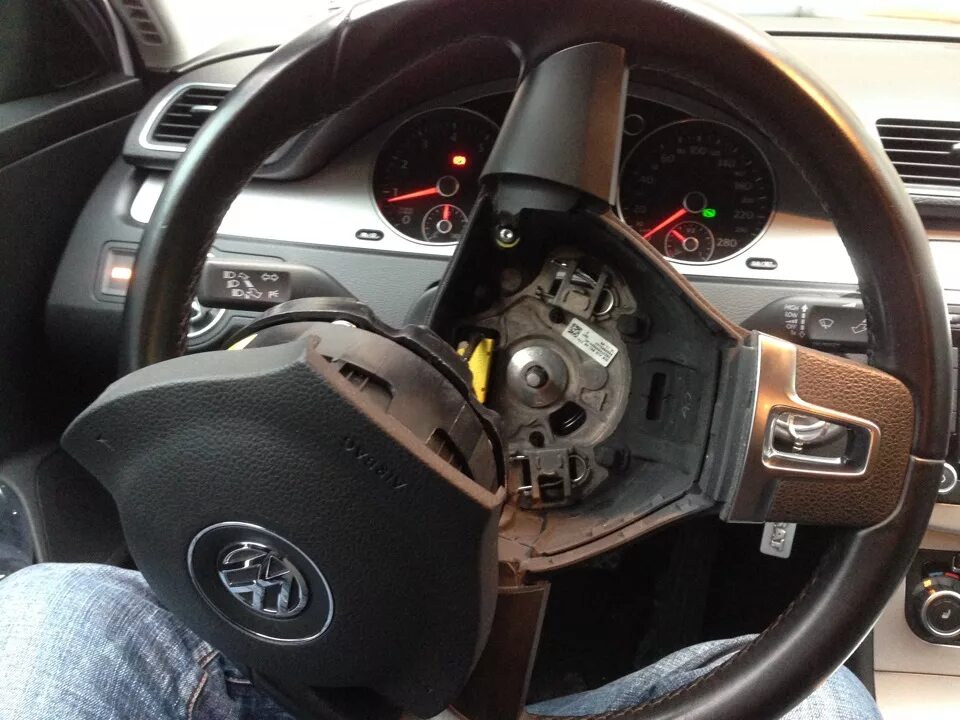 2. Ваговоды ПОМОГАЙТЕ! Вопрос по рулям! - Volkswagen Passat B6, 2 л, 2007 года п