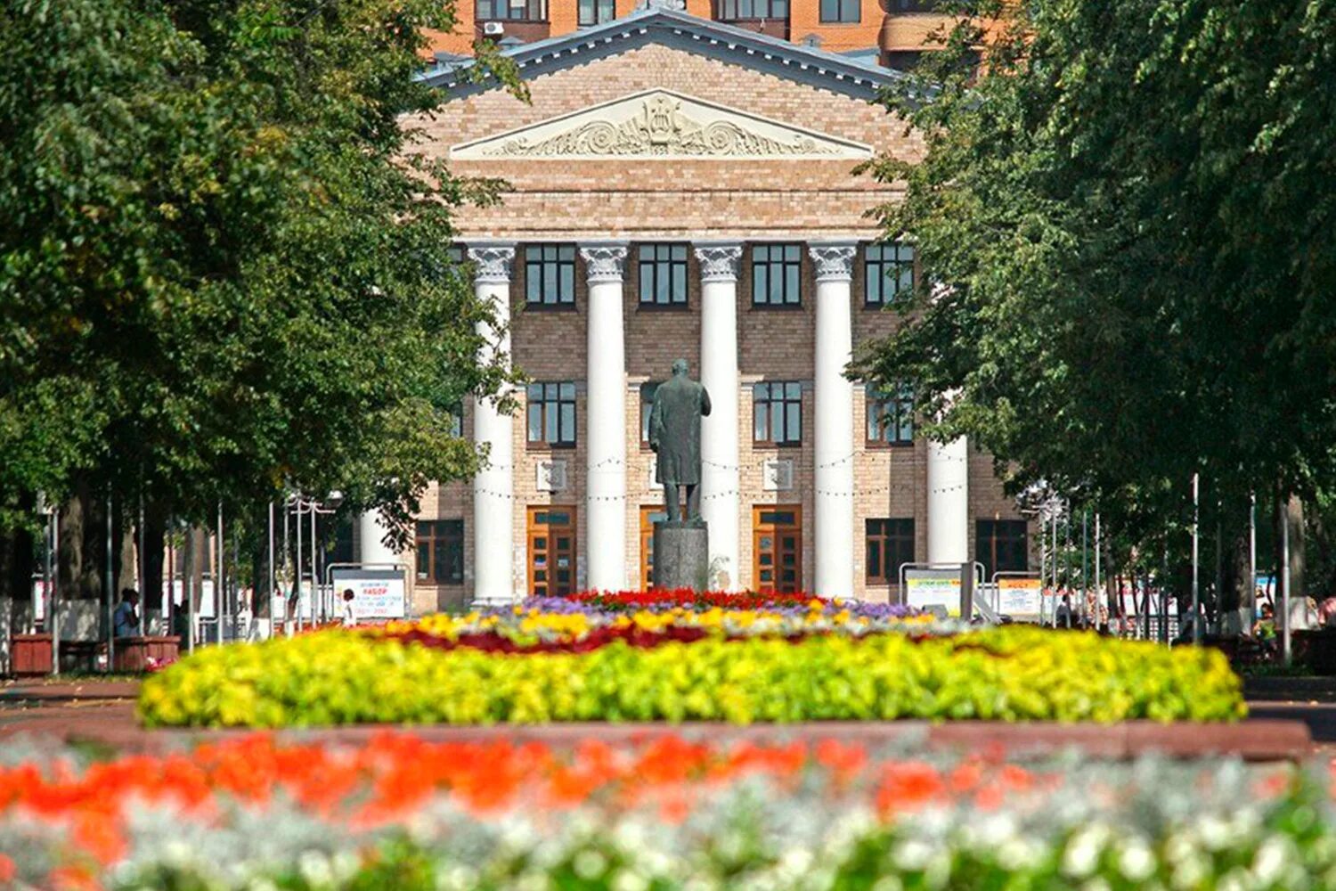 Г жуковский центр. Жуковский город. Жуковский центр города. Город Жуковский ДК. Дворец культуры города Жуковский.