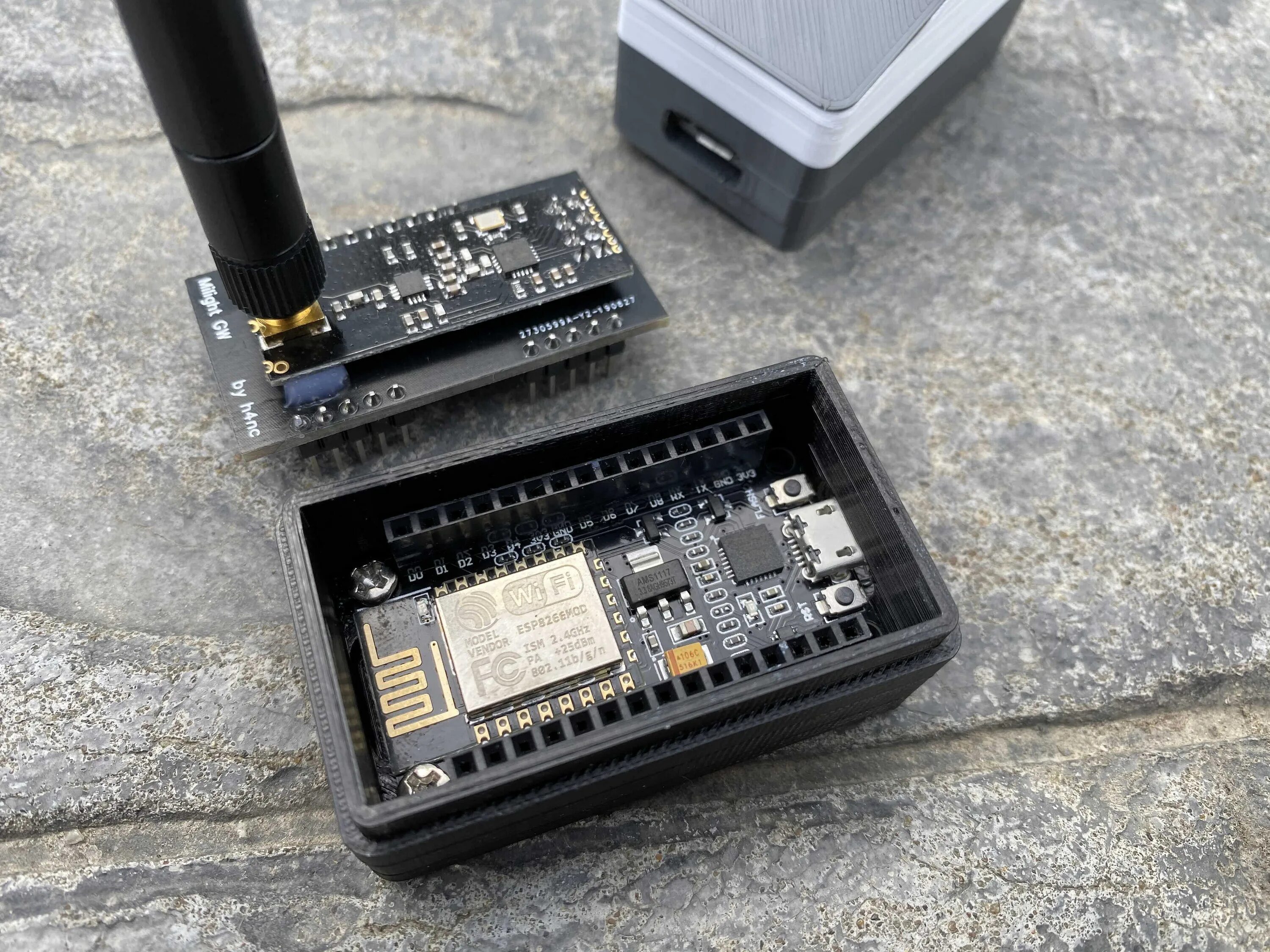 D100 zigbee. Хаб zigbee. zigbee хаб orange. привод zigbee. zigbee контроллер.