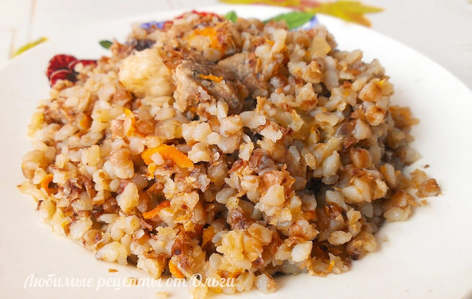 Гречка с мясом луком и морковью. Гречка с фаршем и овощами. Гречка с фаршем. Гречневая каша с морковью и луком. Гречке с мясом без моркови.