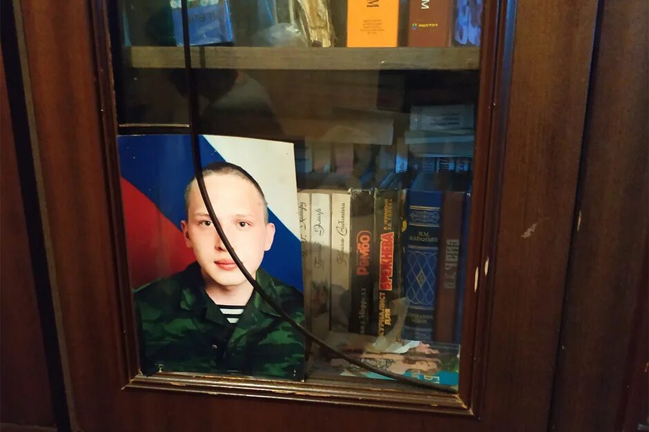 Nikoglai фото с клипа. Коля плачет. Горе ты мое луковое. Стрим с иванзоло никоглаем жмилём хесусом и спб1703. Коля плачет.