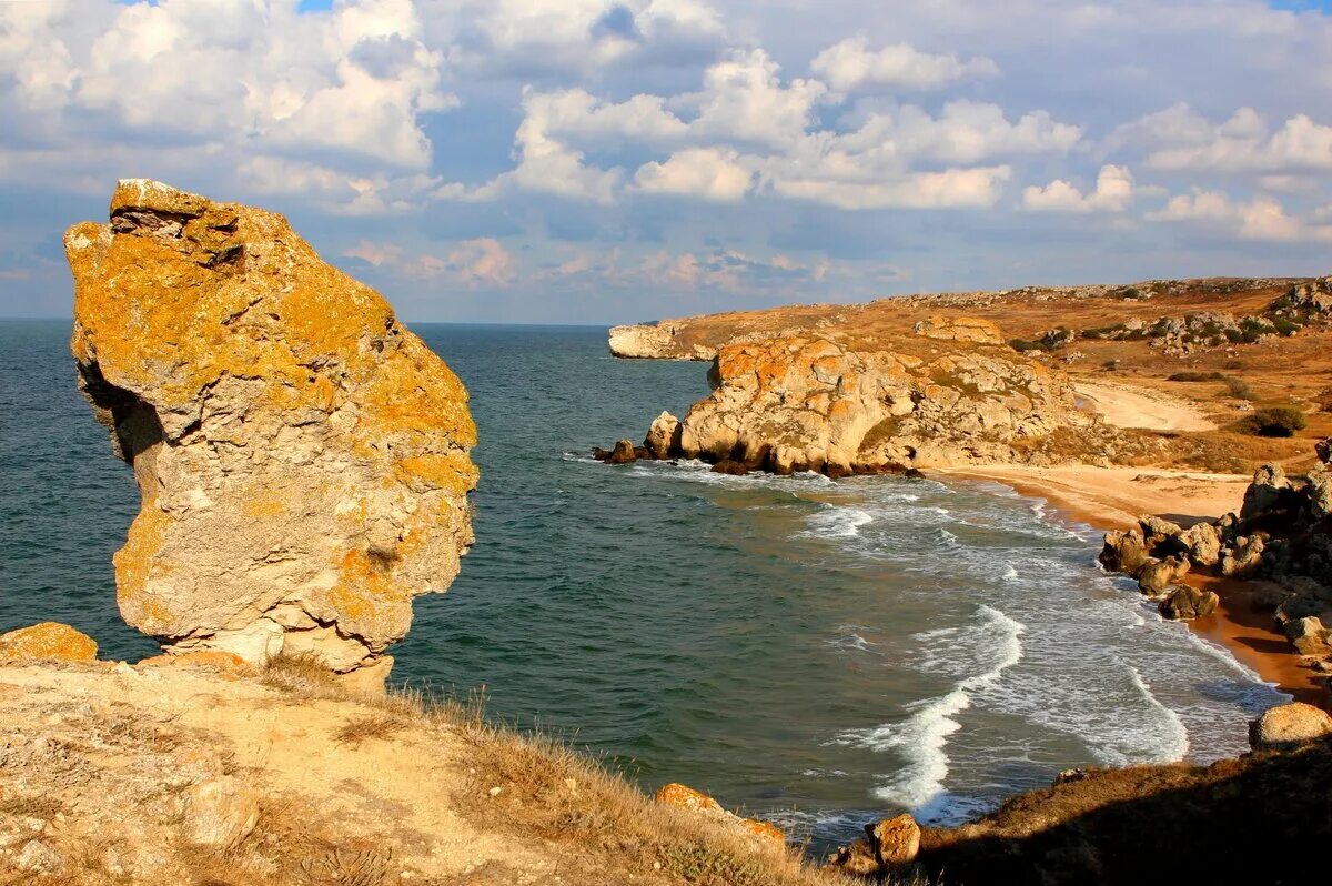 Генеральский пляж крым где. Генеральские пляжи на Азовском море в Крыму. Генеральская бухта Крым Азовское море. Керчь Азовское море Генеральские пляжи. Генеральские бухты Керчь.