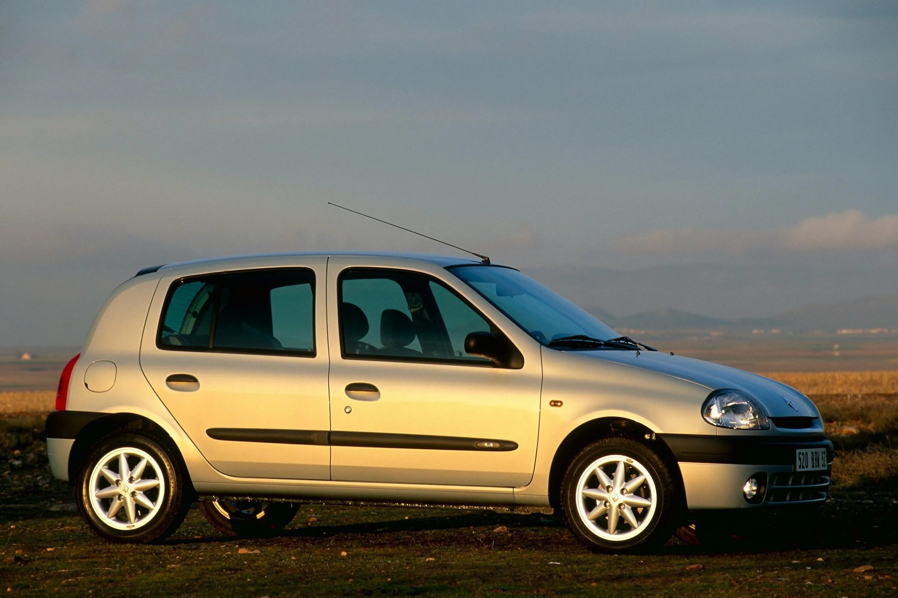 Renault Clio 1998. Рено Клио 1998. Рено Клио 2. Рено Клио 2 1998.