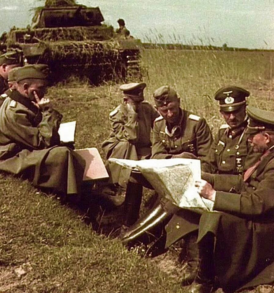 Немецкие танковые группы. Танковая группа Гудериана 1941. Немецкие солдаты 22 июня 1941. Солдаты вермахта июнь 1941. Хайнц Гудериан на фронте.