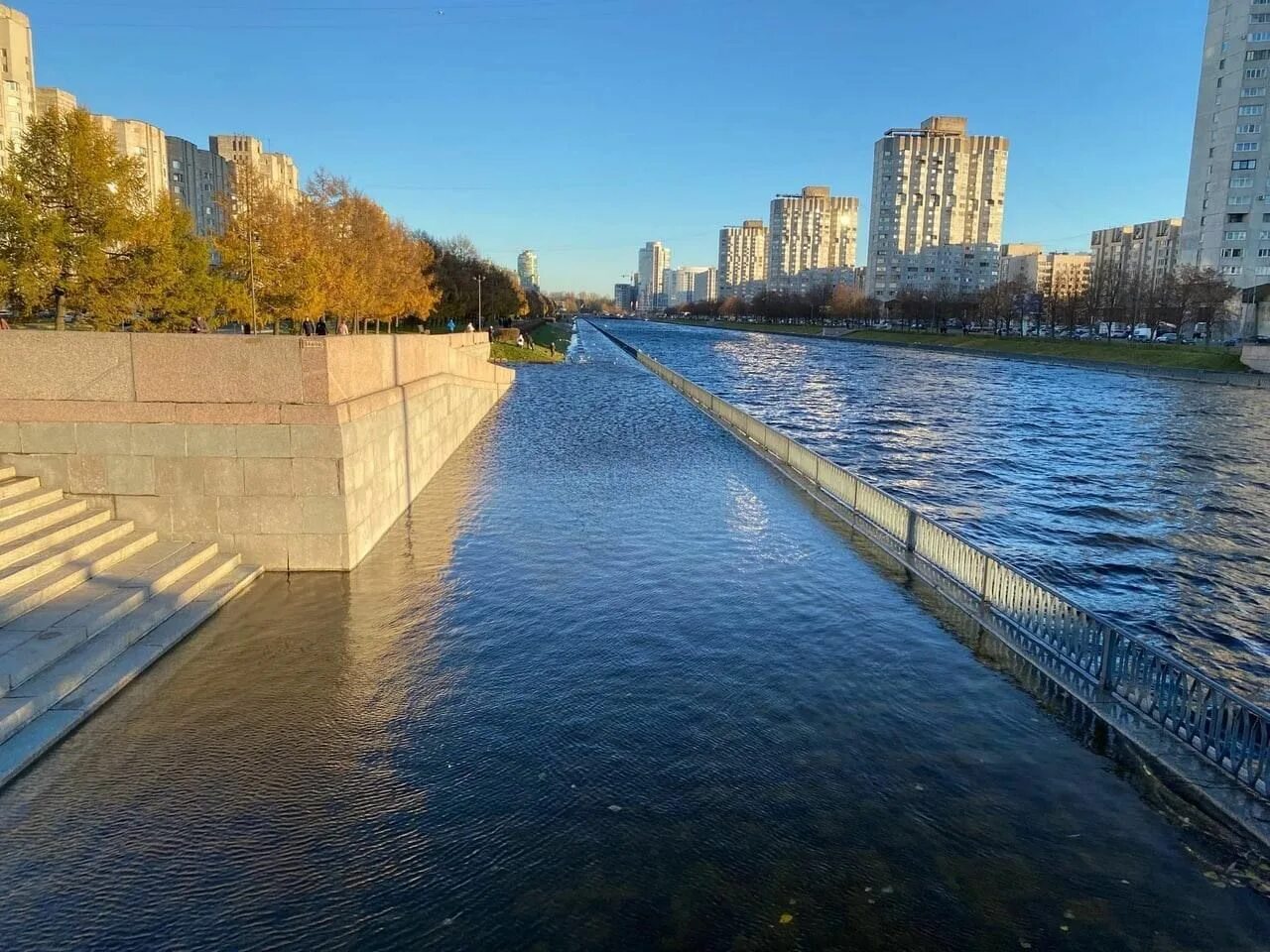 Река Смоленка в Санкт-Петербурге. Набережная реки Смоленки. Набережная Смоленки 2. Невские воды спб