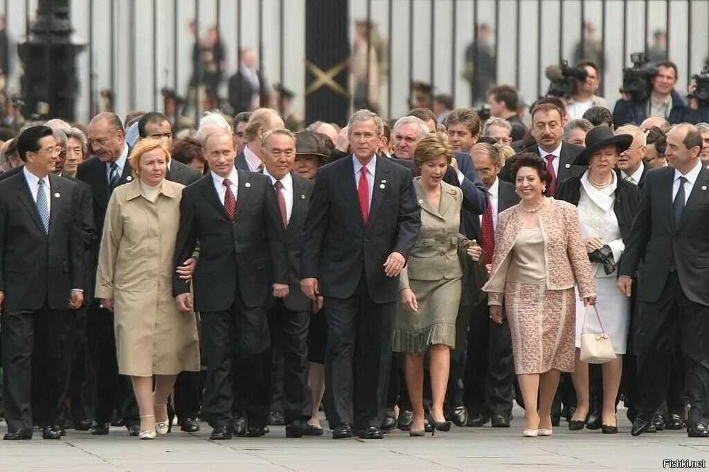 Буш на параде в Москве Победы 2005. Джордж Буш на параде 2005. 2005 Джордж Буш 8 мая Москва.