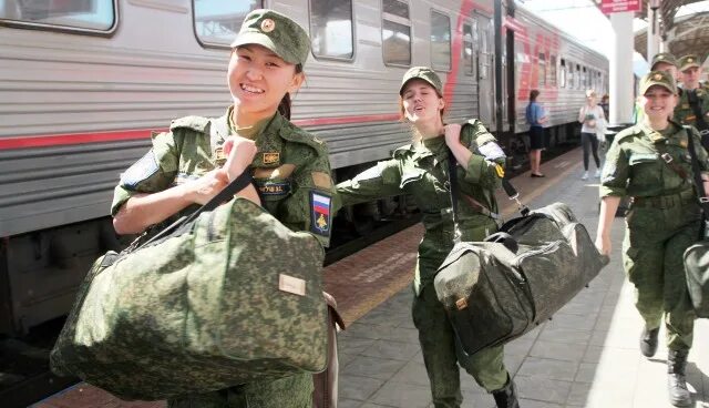 Армейский отпуск. Военный в отпуске. Отпуск в армии. Солдат в отпуске. Что такое отпускной в армии.