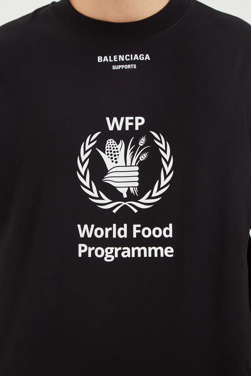 Balenciaga wfp худи. Balenciaga wfp. World food programme balenciaga. Balenciaga wfp. Wfp кофта баленсиага.
