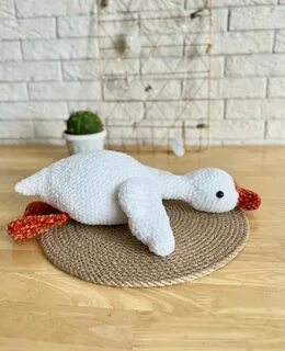 Гусь обнимусь крючком