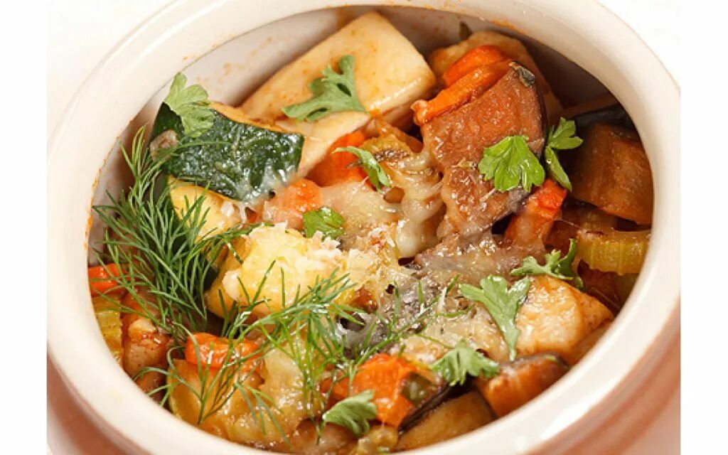 чанахи в горшочках в духовке. блюда в глиняном горшке. индейка в горшочке с грибами. жаркое в горшочке с индейкой. индейка в горшочке в духовке с овощами.