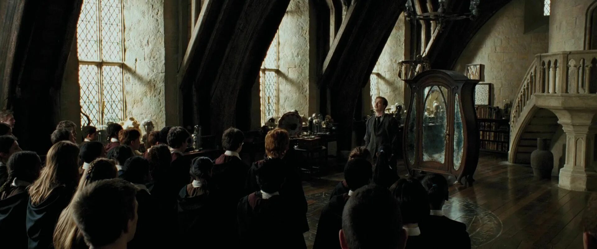 Зоти гарри поттер. Профессор темных искусств в гарри поттере. Преподаватели защиты от темных искусств. Гарри поттер защита от тёмных искусств грюм. Квиррелл римус люпин.