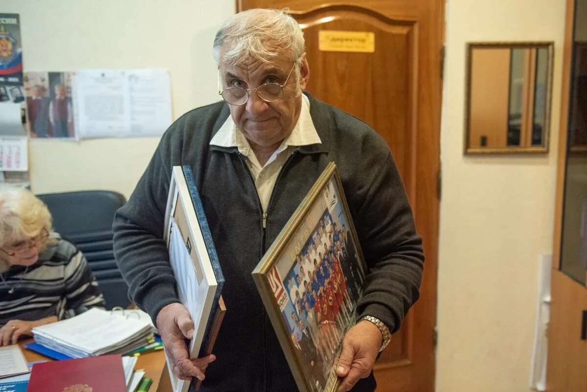 Школа 44 калининград. Галанин директор школы 44. директор 44 школы калининград. новый директор 44 школы калининград.