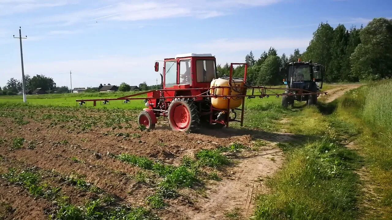 Т 25 забайкальский край. Вспашка фрезой т 25. Трактор т-25 пашет огород. Т-25 Владимирец. Трактор т-25 Владимирец пашет.