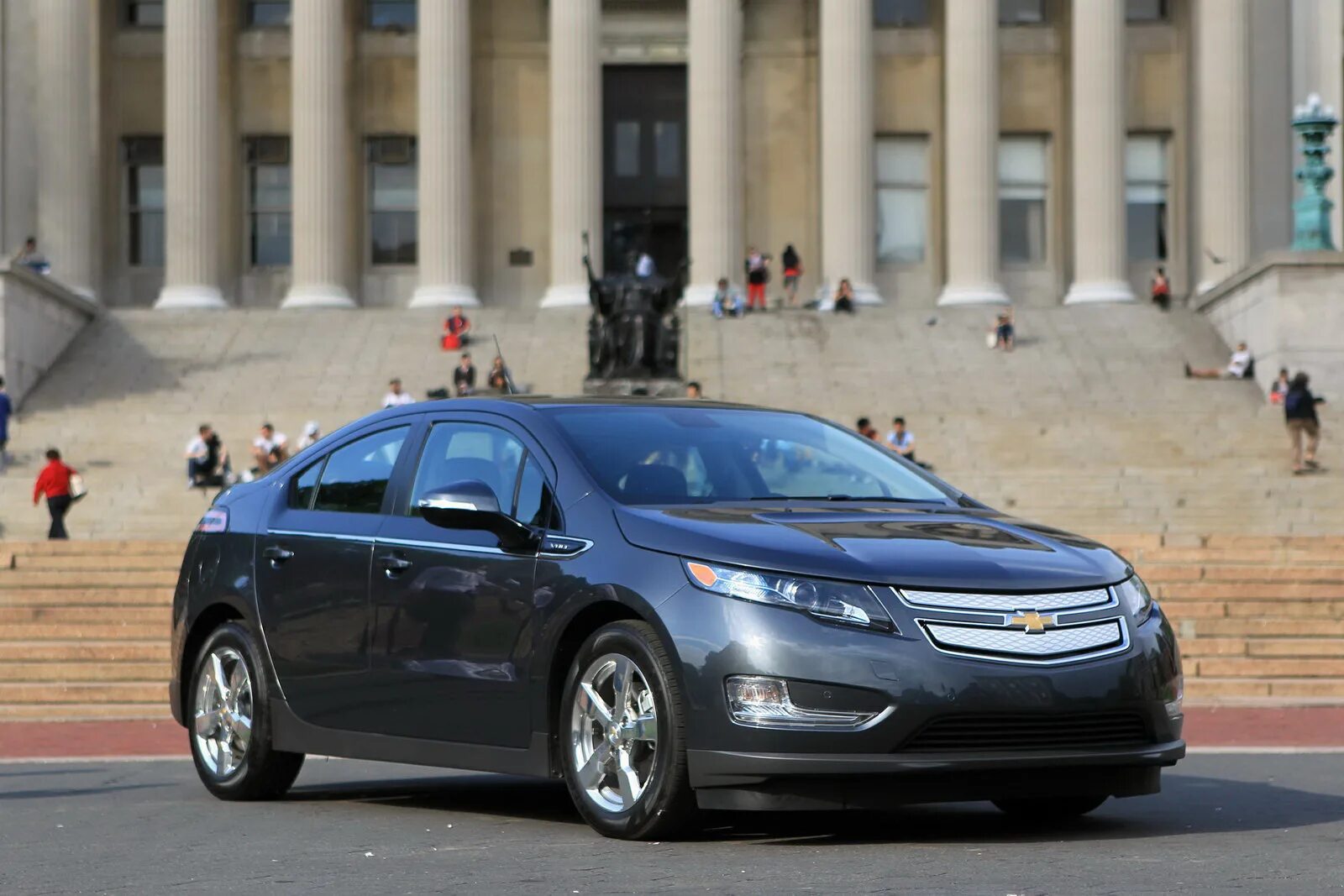 Американский рынок машин. Chevrolet Volt 2011. Chevrolet Volt 2022. Chevrolet Volt 08. Шевроле Круз для американского рынка.