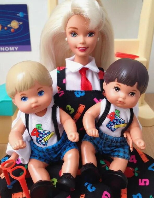 Купить кукол 2024. Barbie teacher 1995. Барби учитель 90х. Барби учительница 90х. Барби 90 учитель.