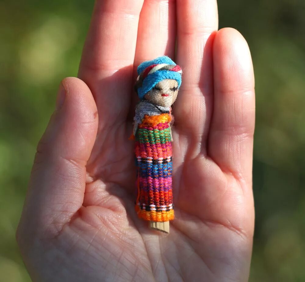 Worry Dolls Гватемала куклы утешительницы. Гватемальские куклы беспокойства. Куклы от беспокойства (Гватемала). Традиционная Гватемальская кукла.