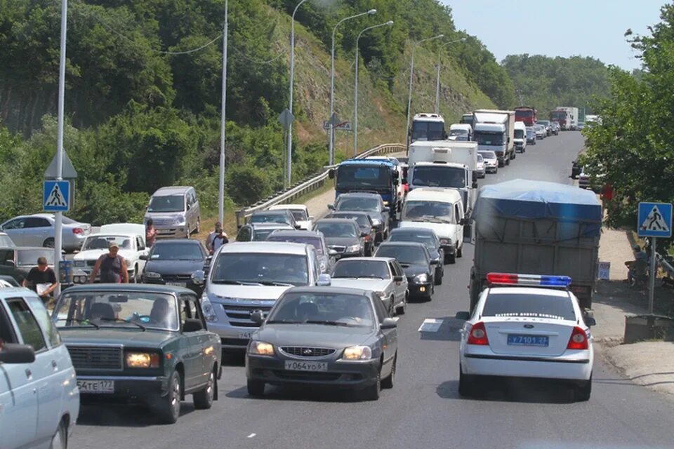 Трасса Джубга Сочи пробки. Пробка Джубга Сочи. Автомобильный транспорт Краснодарского края. Пробки Краснодарский край. Джубга пробки