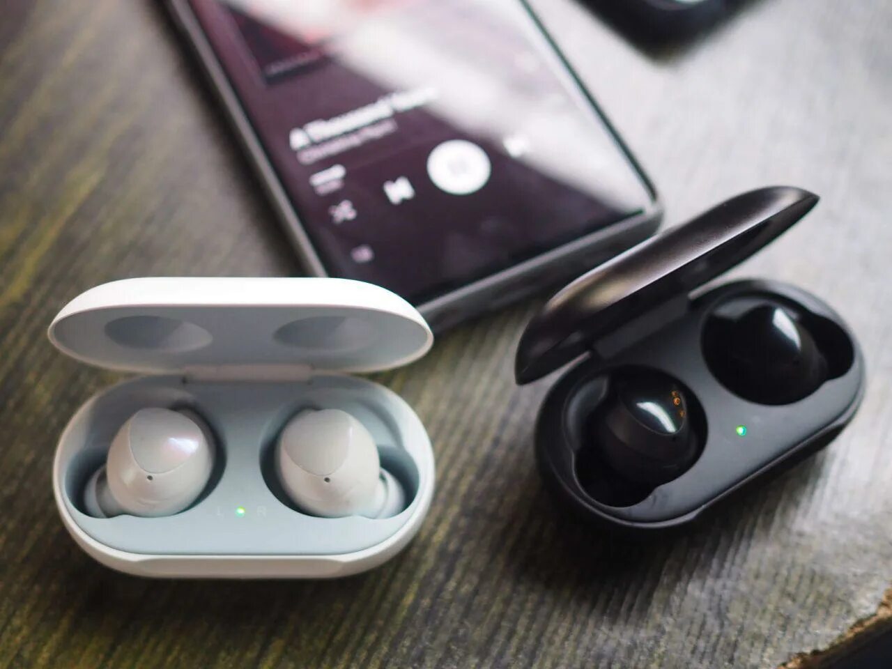 Наушники buds pro обзор. Samsung Buds 2. Galaxy Buds Live. Механическая перезагрузка наушников Galaxy Buds. Наушники беспроводные Buds проверить на оригинальность.