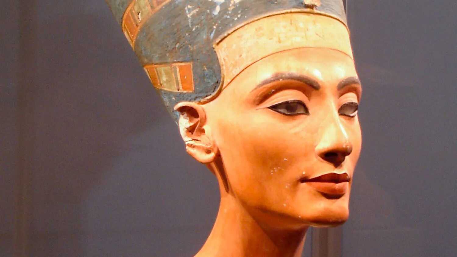нефертити египет мумия. древний египет нефертити. шея нефертити. нефертити царица египта бюст. бюст нефертити древний египет.