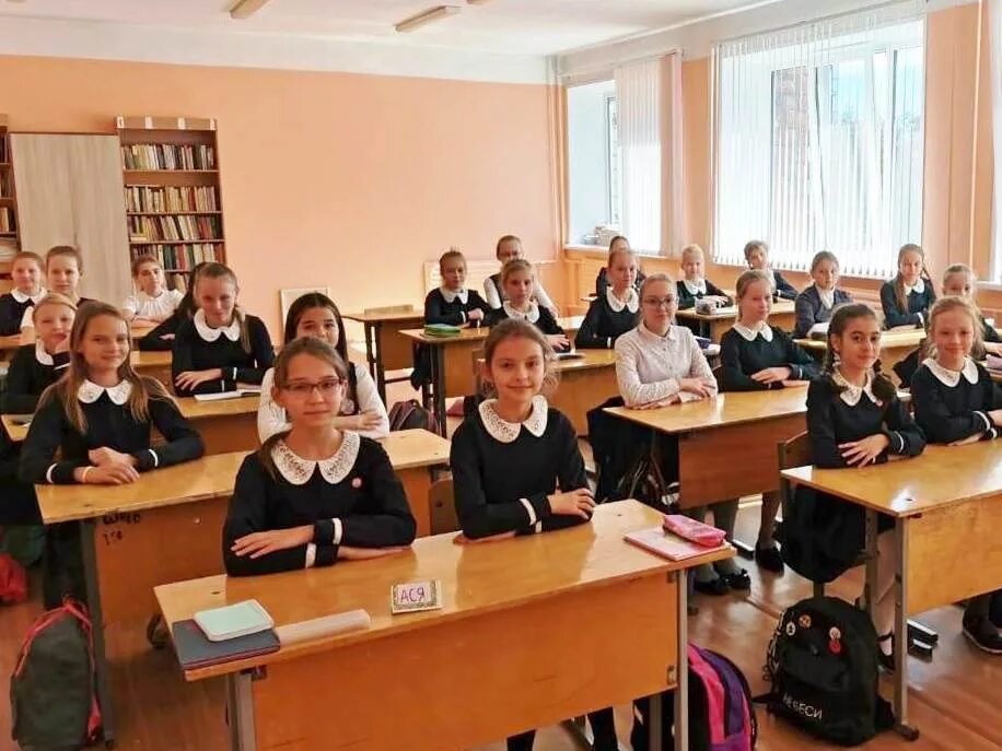 советская школьная форма. школа ссср 80х. класс благородных девиц ижевск школа 80. школьная линейка 1 сентября. школа 80 уралмаш.