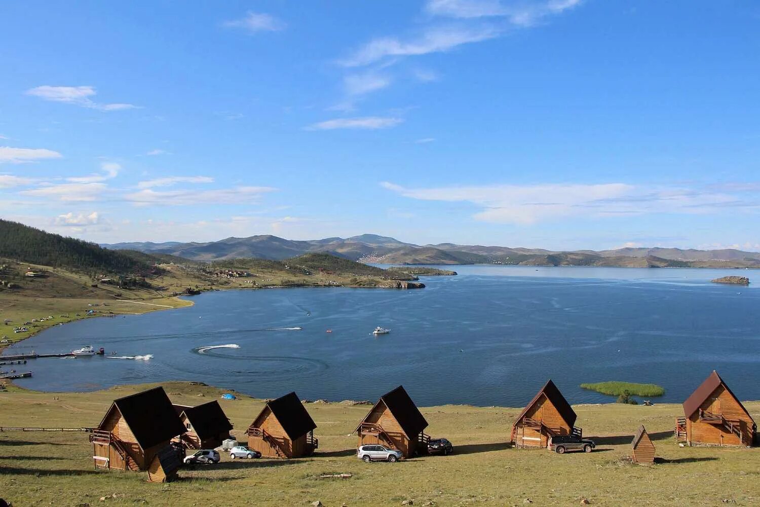 Деревня узуры ольхон. Ольхон бухта песчаная. Листвянка бухта песчаная ольхон. Академический байкал. Байкал где отдохнуть.