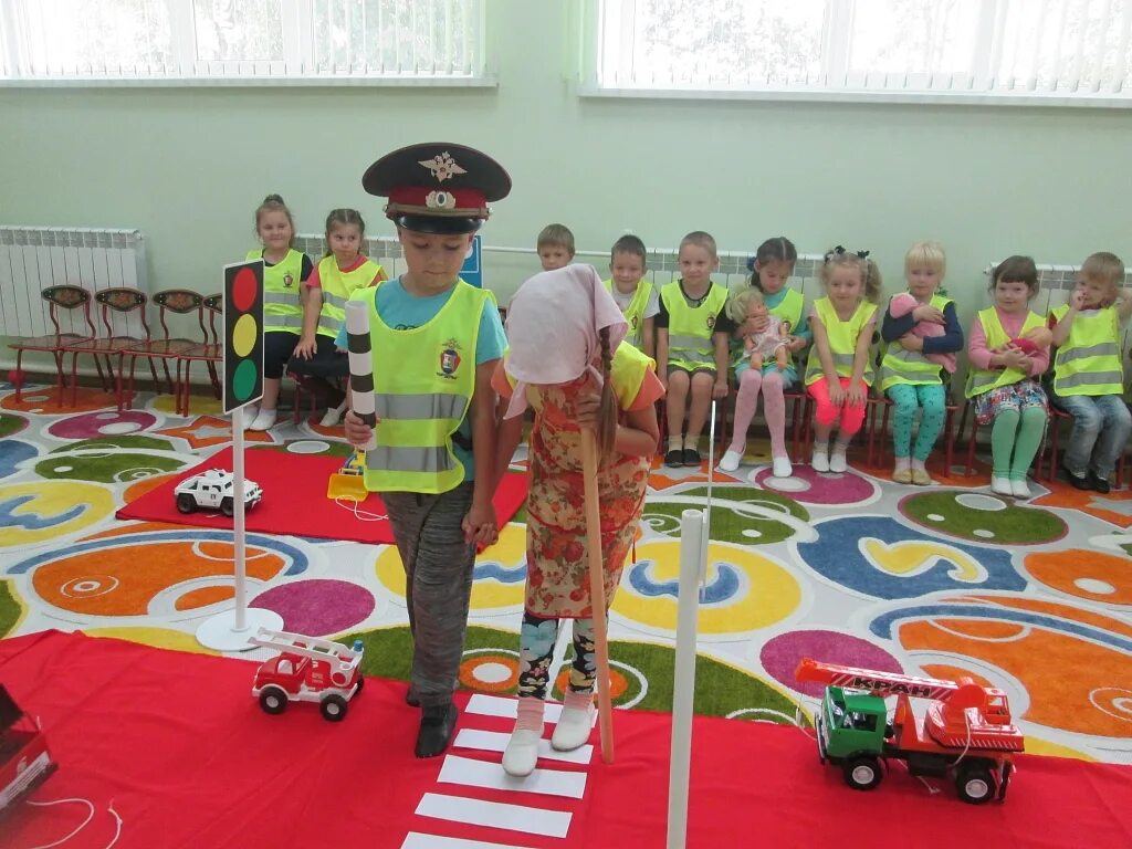 Развлечение по пдд в саду. Развлечение по пдд в саду. Развлечение по пдд в саду. Занятие по бдд в средней группе. Спортивное развлечение в детском саду.