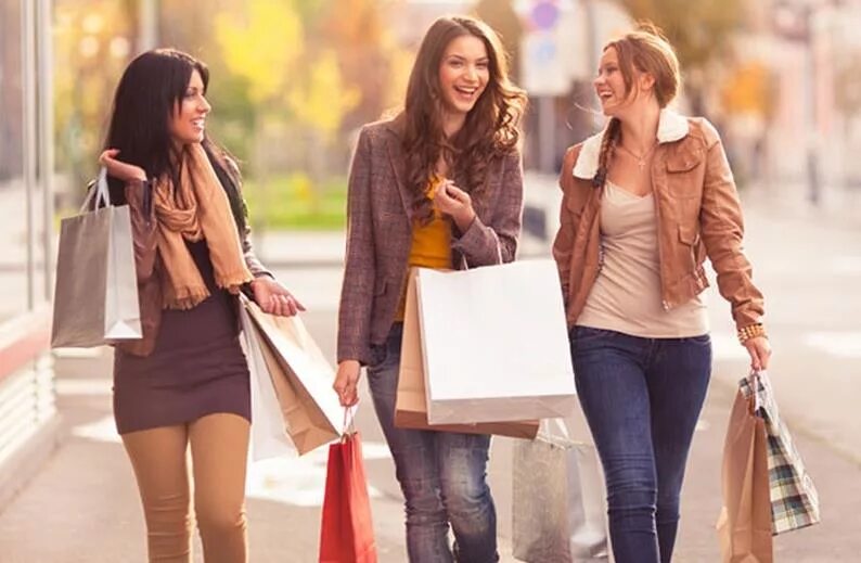 Подруги покупки. Shop girlfriends. Девушка шоппинг. Девушка шоппинг. Shop girlfriends.