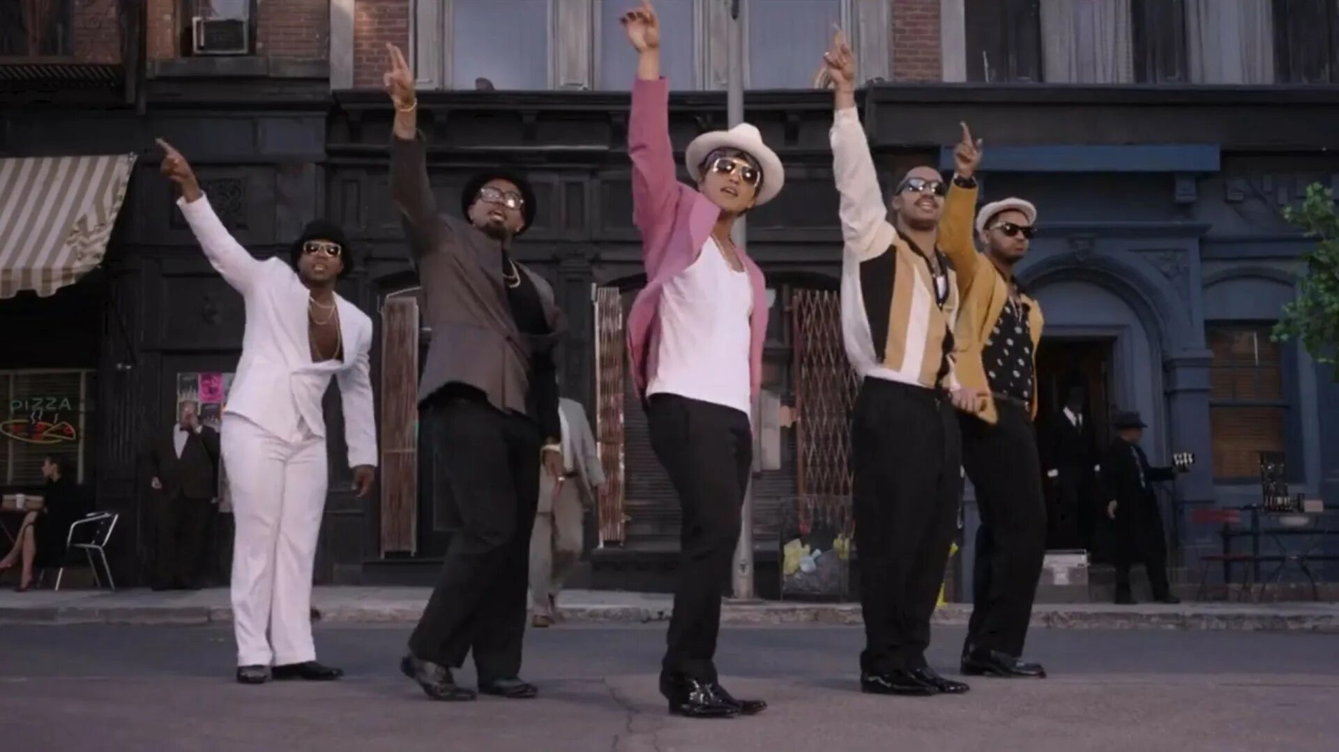 Mark ronson uptown funk ft bruno. Mark ronson bruno mars. mark ronson bruno mars uptown funk.