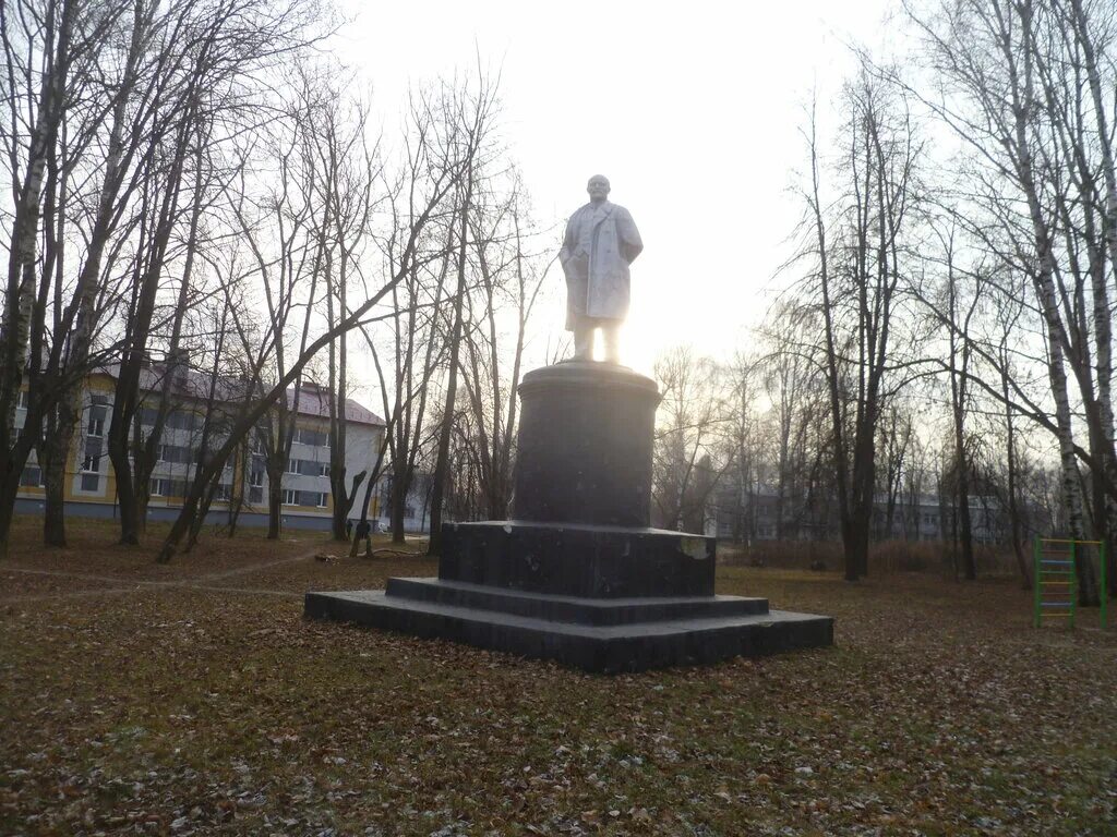 Чкаловский ленина. Памятник Ленину в Чкаловске. Чкаловск Нижегородская область памятник Ленину. Памятник Ленину в Чкаловске Щелковский район. Памятник звезда Чкаловск.