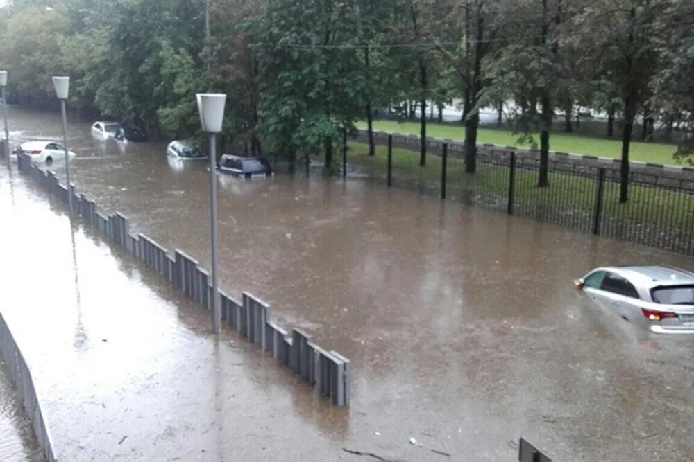 В каких районах подтопление. Затоп в Москве. Наводнение в Москве. Потоп в Москве. Ливень в Москве.