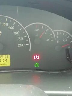 На приоре загорается лампочка давления масла
