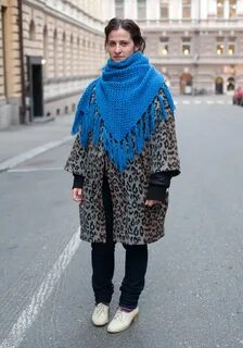 Шарф поверх пальто