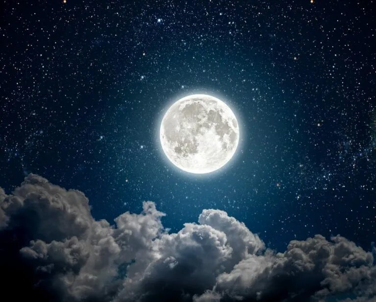 Bir ay. Луна и звезды. Звездное небо с луной. Лунное небо. Ночное небо с луной.
