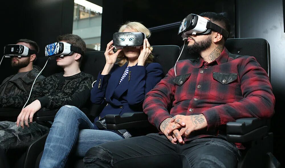 Кинотеатр виртуальной реальности. Очки для кинотеатра.