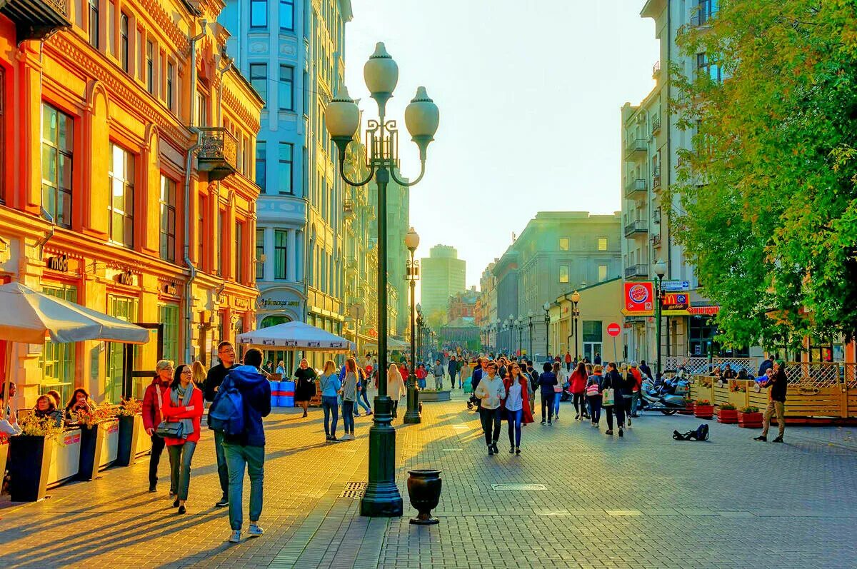 Улица Арбат в Москве. Арбат пешеходная улица. Улица старый Арбат Моска.