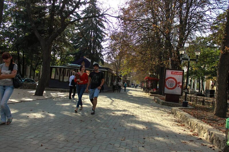 Пятигорск аллея. Аллея героев ставрополь. Сквер гагарина пятигорск. Аллея в пятигорске. Пятигорск аллея.
