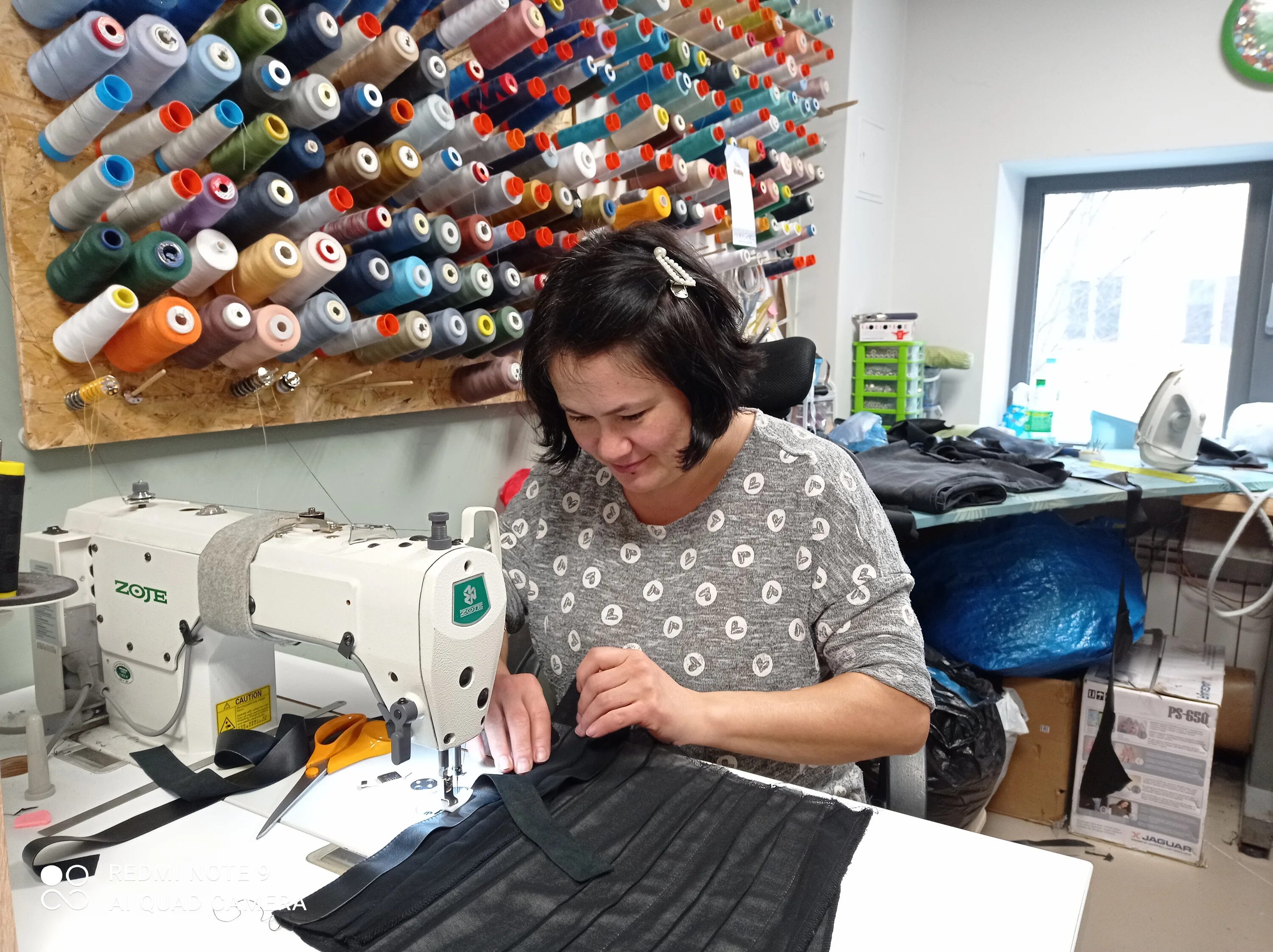 легкая промышленность беларусь. швей беларусь. профессия портной. швея портная. фасад швейного цеха.