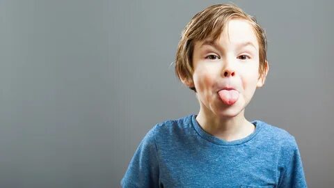 Высовывать язык при разговоре