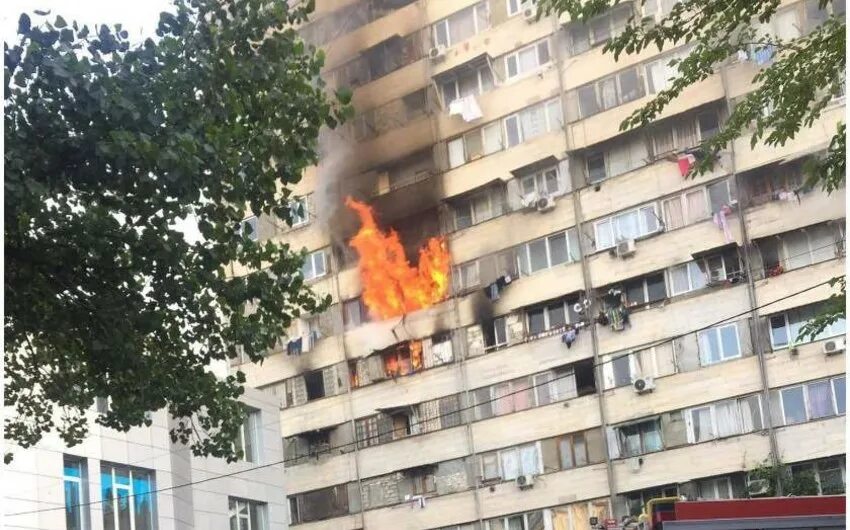 Общежитие рудн в москве пожар. Пожар в рудн 2003. Пожар в общежитии рудн. Общежитие рудн в москве – 44 жертвы. Пожар в общаге.