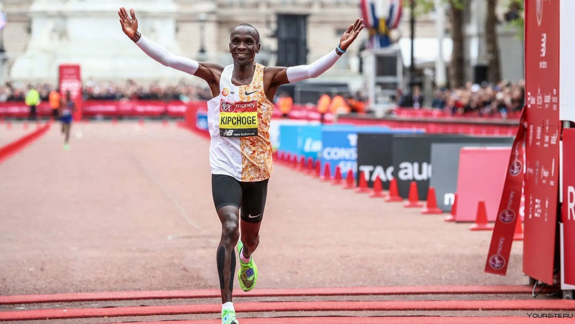 Рекорд бегуна. Элиуд Кипчоге. Кипчоге рекорд. Eliud Kipchoge рекорд 2022. Кипчоге рекорд марафон.